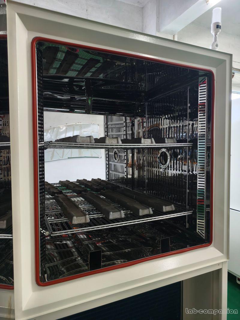 inner of camber when loading tested samples the capacity test for high and low temperature humid test chamber